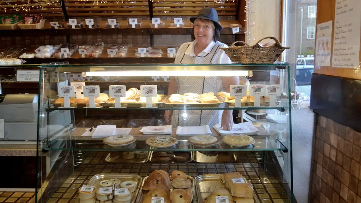 Jas. McLaren & Son Bakers – patisserie in Kirriemuir town centre